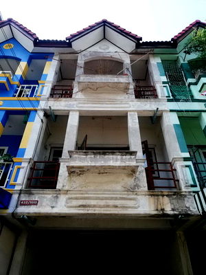 ทาวน์โฮม เขตทุ่งครุ : *** ลดสุดพิเศษ ขายทาวน์เฮ้าส์ 3 ชั้นตามสภาพในหมู่บ้านวิเศษสุขนคร ประชาอุทิศ 79 