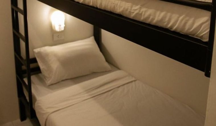 ขายโรงแรม ด่วน สุขุมวิท ซ.15 อยู่ตรงข้ามโรงเรียนนานาชาติ ใกล้สถานีรถไฟฟ้า BTS อโศก