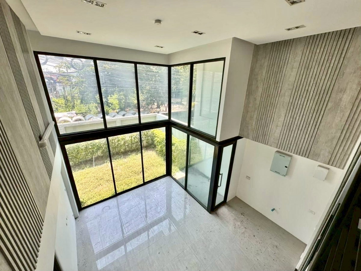 รูป [ให้เช่า] ทาวน์โฮม/โฮมออฟฟิศ 3 ชั้นครึ่ง หลังมุม Double Volume 6 เมตร📍ออเธน (Authen) ลาดพร้าว-นาคนิวาส📍ใกล้ Central Eastville  - รูปที่ 5/16