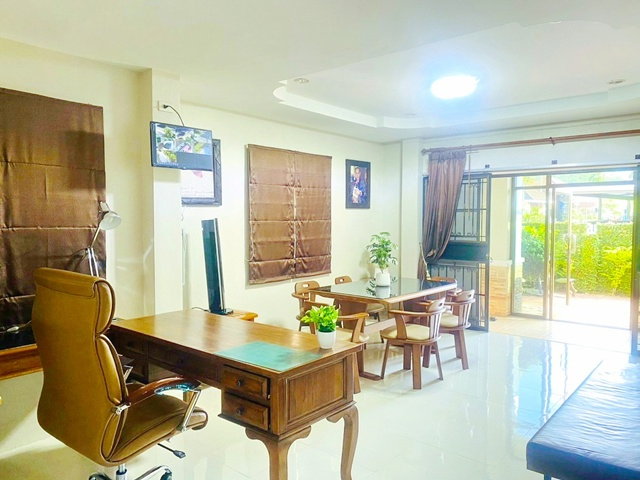 รูป ตลาดสดบ้านพรุ 1กม. หาดใหญ่ 4แอร์ คฤหาสน์ 3-4นอน ถ.กาญจนวนิช พื้นที่กว้างขวาง 3น้ำ 82ตร.ว. 328 ตร.ม. บ้านเดี่ยว 2 ชั้น เฟอร์นิเจอร์ครบ - รูปที่ 2/8