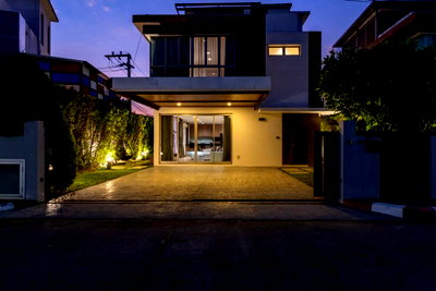 Houses for rent Hangdong Subdistrict Municipal Office : For Rent  3-Story Detached House Land area 76.30 sq.wa  3 Bedroom 