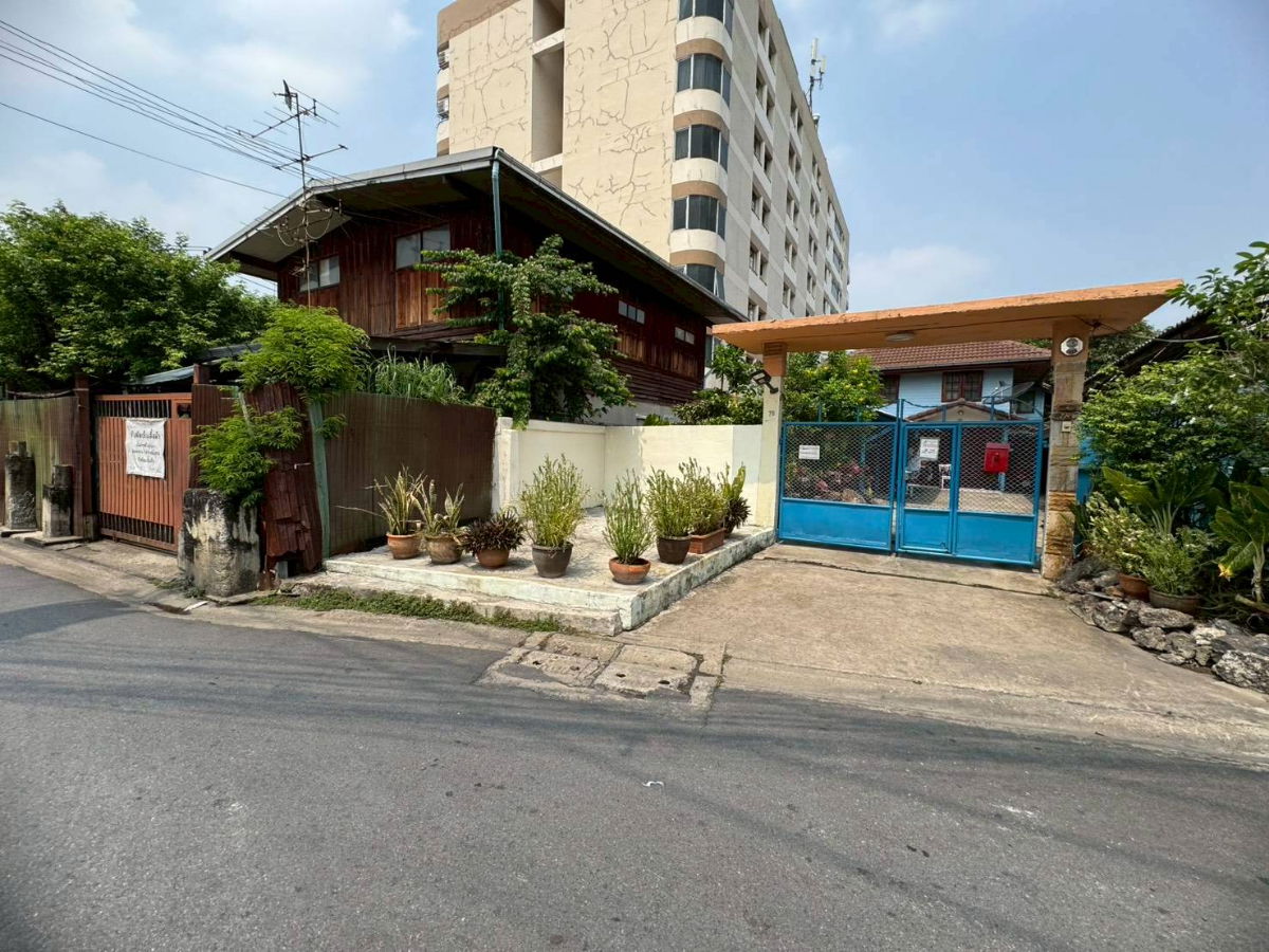 รูป ขายบ้านเดี่ยว พื้นที่เยอะ ในซอยลาดพร้าว 80 ตรงข้ามเซเว่น เหมาะกับการลงทุน (N.2013) - รูปที่ 16/17