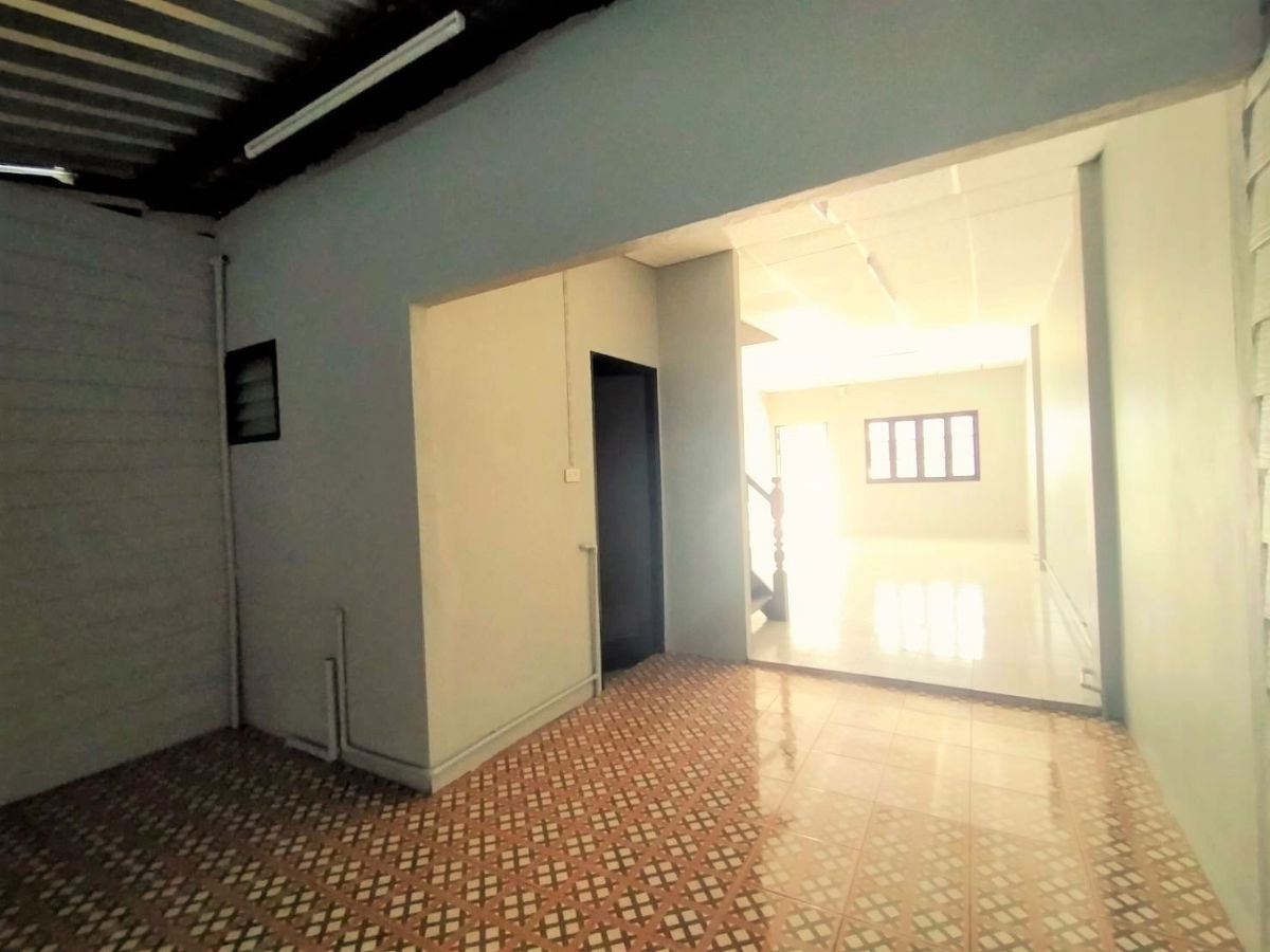 รูป ขายถูกมาก ทาวน์เฮ้าส์ 2 ชั้น รีโนเวทใหม่ พร้อมอยู่! - รูปที่ 7/9