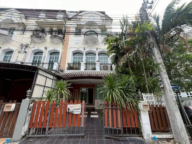 รูป MTR17 เช่าทาวน์โฮม 3 ชั้น The Metro พระราม 9 ติด ม.Stamford เฟอร์ครบพร้อมอยู่ หลังมุม พื้นที่เยอะ! - รูปที่ 1/6