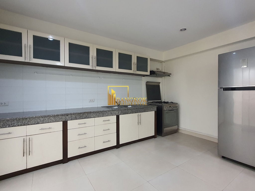 รูป Charming 3 Bedroom House With Private Garden in Ekkamai Area - BR7709SH - รูปที่ 6/24