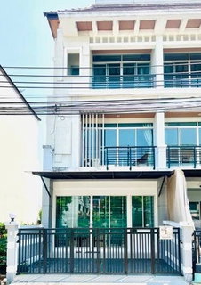 รูปภาพ 📢 [For Rent] ✨ RARE ITEM! ✨ Baan Klang Muang Urbanion Srinakarin, Luxury 3-Storey Townhome, 3 Bedrooms 3 Bathrooms, Prime Main Road Zone 