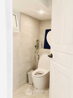 คอนโด 2-ห้องนอน ที่ ทองหล่อ ทาวเวอร์ คอนโดมิเนียม ใกล้ BTS ทองหล่อ (ID 2695712)