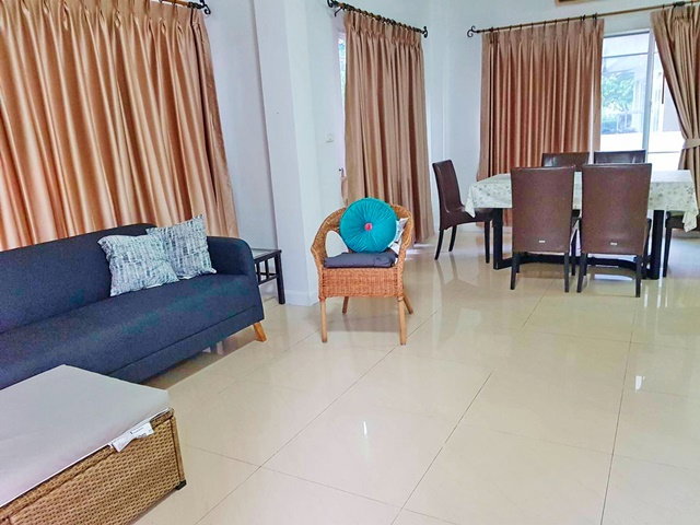 รูป รร.สาธิตพัฒนา ให้เช่าบ้านเดี่ยว 2ชั้น 72ตรว. ซาฟารี ปัญญา เฟอร์ครบทั้ง 3นอน 4แอร์ 3น้ำ ห้องนั่งเล่น ห้องครัว หทัยราษฎร์ 39 - รูปที่ 4/8