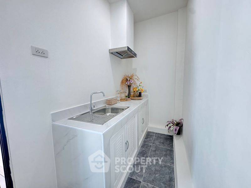 รูป ทาวน์เฮ้าส์ 2-ห้องนอน ใกล้ เมืองพัทยา (ID 2126867) - รูปที่ 6/12