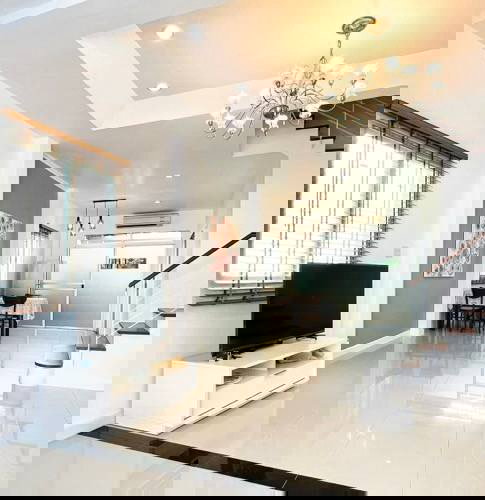 รูป 📢 [ให้เช่า] ✨ RARE ITEM! ✨ บ้านกลางเมือง เออร์บาเนี่ยน ศรีนครินทร์, ทาวน์โฮมแต่งสวย 3 ชั้น, 3 ห้องนอน 3 ห้องน้ำ, ทำเลโซนดีที่สุด เยื้องพาราไดซ์พาร์ค - รูปที่ 2/17