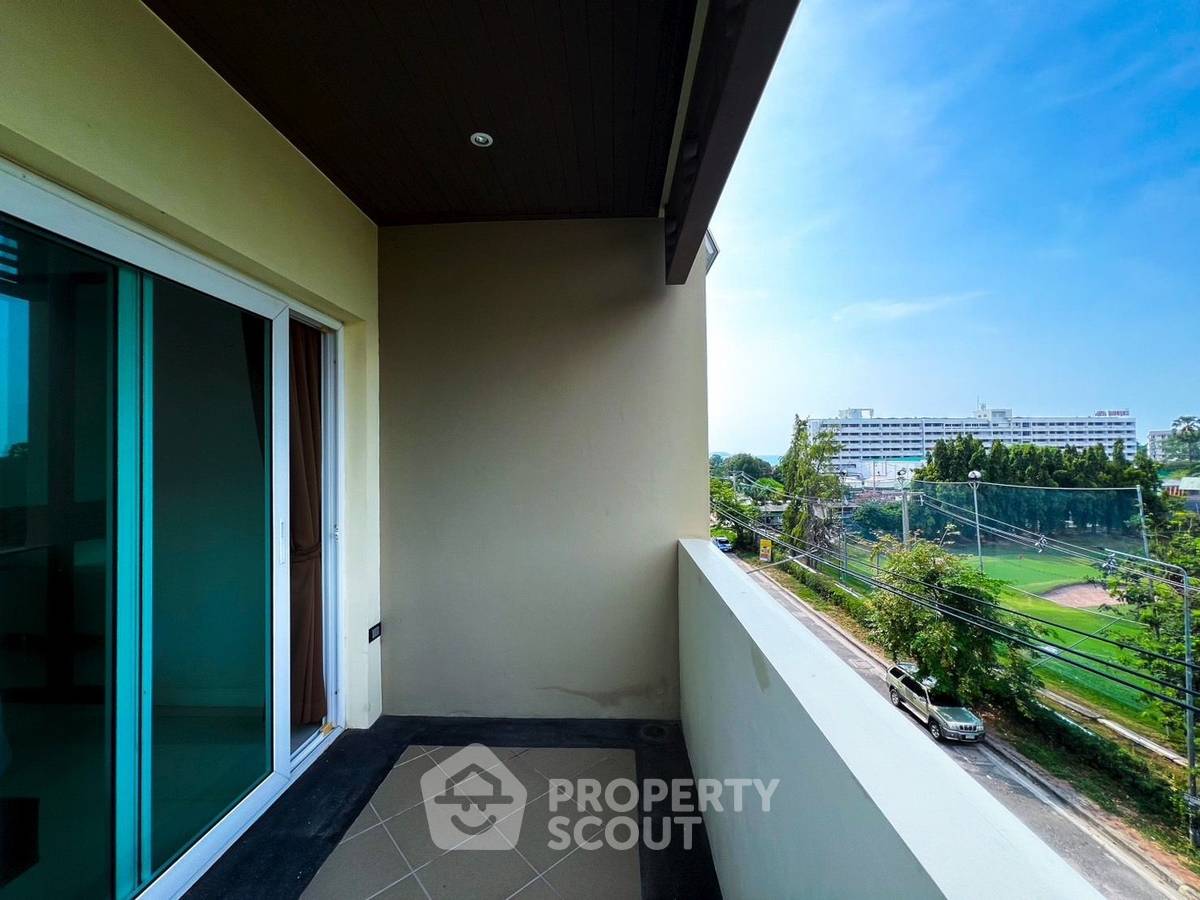 picture 2-BR Condo at VN Residence 2 close to Phratamnak (ID 2159426) - 10/15