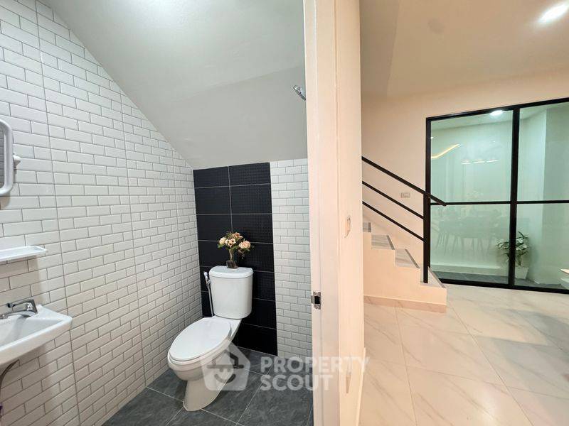 รูป ทาวน์เฮ้าส์ 2-ห้องนอน ใกล้ เมืองพัทยา (ID 2126867) - รูปที่ 10/12