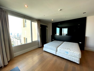 ขายคอนโด : ขาย Ideal 24 พื้นที่กว้าง วิวเมือง ทำเลสุขุมวิท 24 เดินทางสะดวก I Code DS1890 Line : @Dstay