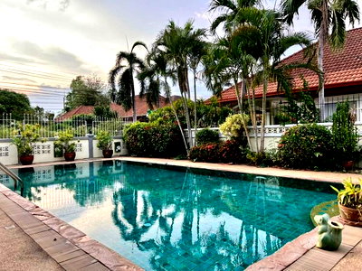 Townhouses for sale Chonburi : Supanuch Villa, 3 Bedrooms Pool House for Sale