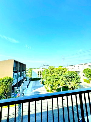 เช่าทาวน์โฮม ม.นานาชาติแสตมฟอร์ด : พระราม9-กรุงเทพกรีฑา รร.นานาชาติ ไบรท์ตัน กรุงเทพฯ 900 ม.ทาวน์โฮม 3 ชั้น 3 นอน 3 น้ำ บ้านกลางเมือง ARL บ้านทับช้าง 3.5 กม.