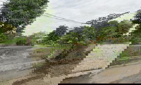 ที่ดิน พร้อมสิ่งปลูกสร้าง พร้อมที่พักพนักงาน