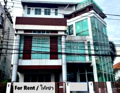 เช่าสำนักงาน รร.สายอักษร : ให้เช่าอาคารขนาดใหญ่ 4 ชั้น ในหมู่บ้าน บางใหญ่ซิตี้ ถนนกาญจนาภิเษก พื้นที่อาคาร 1000 ตารางเมตร มีเฟอร์นิเจอร์สำนักงาน / เหมาะเป็นสำนักงาน 
