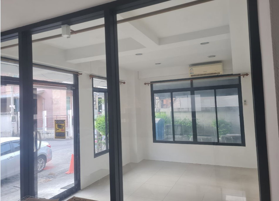 picture Commercial Retail Space 25sqm for rent in Ratchada - 1/5