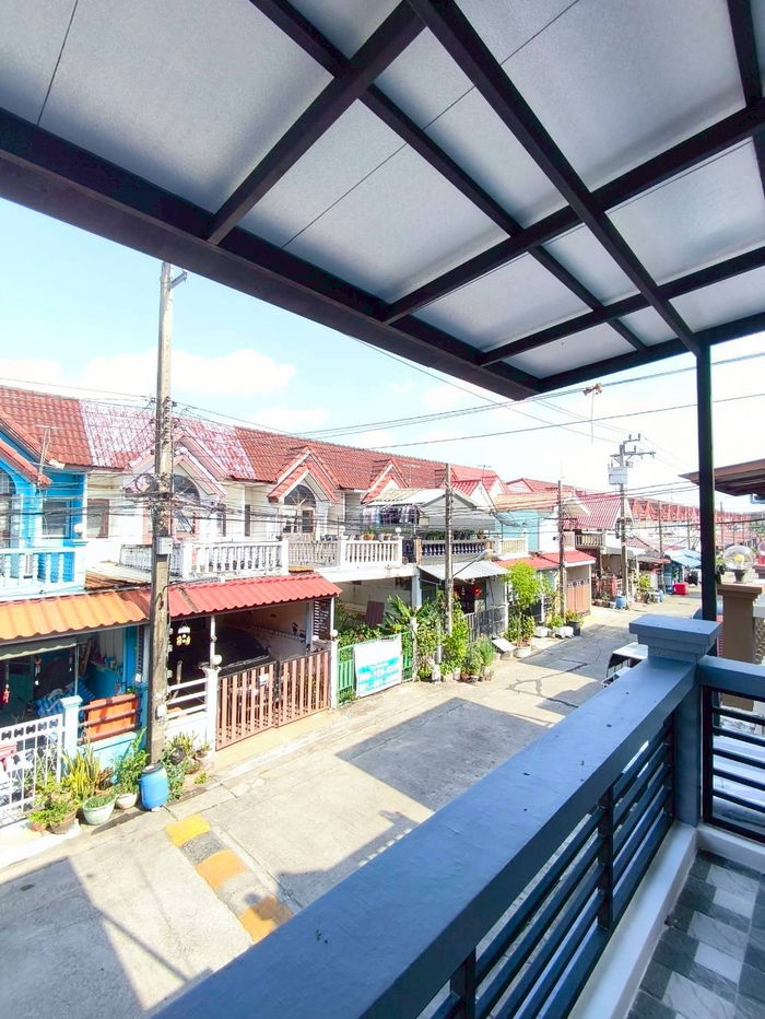 รูป ทาวน์เฮ้าส์2ชั้น รีโนเวทใหม่ สไตล์โมเดิร์น ระเบียงกว้าง หมู่บ้านเพชรไพลิน พระยาสุเรนทร์ 30 บางชัน คลองสามวา เข้าอยู่ได้เลย แต่งครบ ใกล้รถไฟฟ้า - รูปที่ 21/40