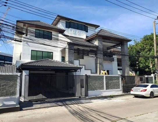 รูป ให้เช่าHome Office 4.5 ชั้น ทาวน์อินทาวน์ ถนนศรีวรา / หลังใหญ่ 122 ตารางวา จอดรถ 7 คัน  เหมาะเป็นสำนักงาน จดบริษัทได้ - รูปที่ 1/12