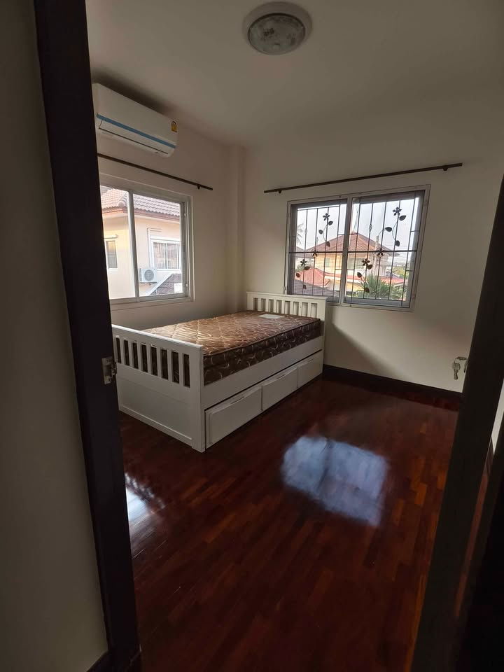 บ้านเดี่ยวให้เช่า : ให้เช่า บ้านเดี่ยว2ชั้น หมู่บ้าน Baan Pradab dao 1-4 ท่าอิฐ เฟอร์ครบ พร้อมเข้าอยู่