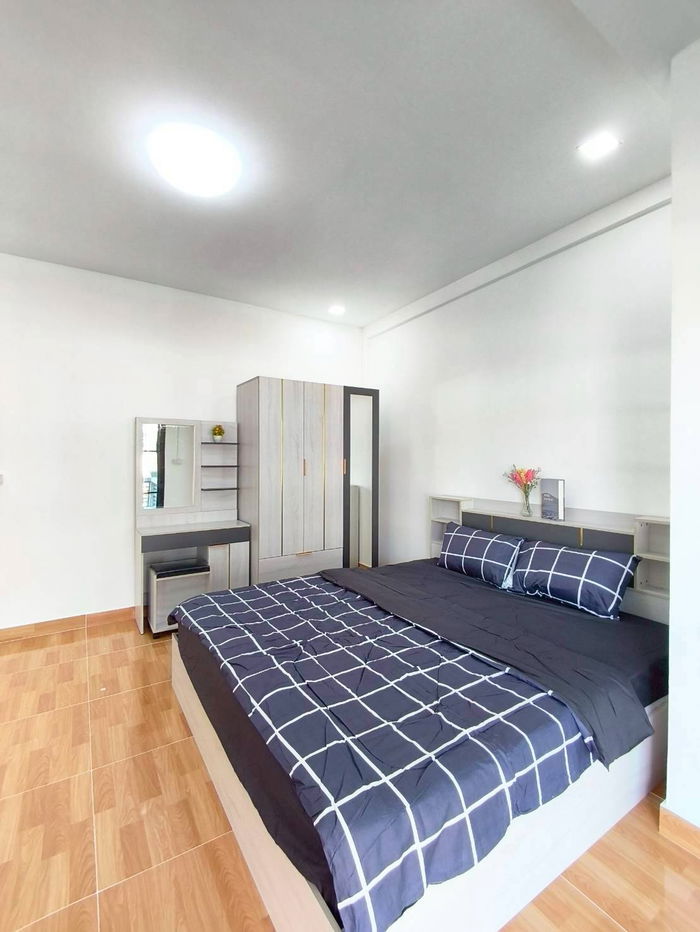 รูป ทาวน์เฮ้าส์2ชั้น รีโนเวทใหม่ สไตล์โมเดิร์น ระเบียงกว้าง หมู่บ้านเพชรไพลิน พระยาสุเรนทร์ 30 บางชัน คลองสามวา เข้าอยู่ได้เลย แต่งครบ ใกล้รถไฟฟ้า - รูปที่ 17/40