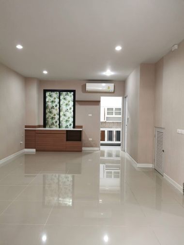 ให้เช่าทาวน์โฮม 4 ห้องนอน 145 ตร.ม. 17.9 ตร.ว. เดอะทรอป เออเบิร์น มอเตอร์เวย์ - ลาดกระบัง