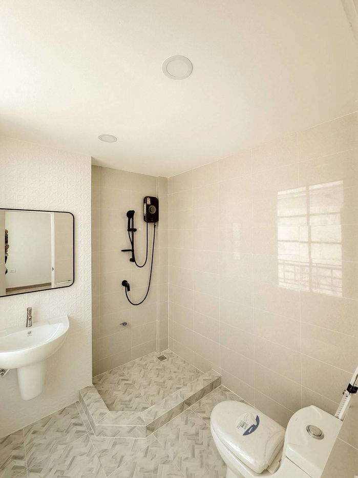 รูป โฮมออฟฟิศ บ้านกลางเมือง พระราม 9-ลาดพร้าว, หลังมุม ติดถนนใหญ่เลียบทางด่วน, 4 ชั้น พื้นที่กว้างขวาง พร้อมทำออฟฟิศได้เลย - รูปที่ 13/13