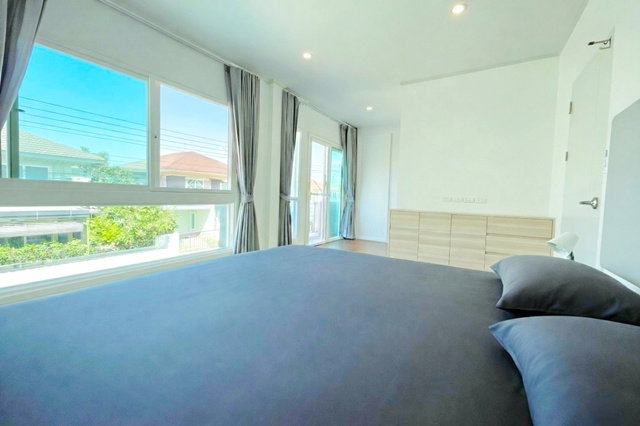 รูป วงแหวน-ลำลูกกาคลอง 6 เช่าบ้านเดี่ยว 4 นอน 3 น้ำ ใกล้ตลาดใหญ่ลำลูกกา บึงคำพร้อย 58ตร.ว. 230 ตร.ม. - รูปที่ 2/8