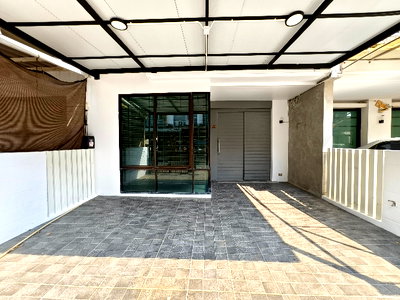 ทาวน์โฮม ถนนลาดปลาเค้า : ทาวน์เฮ้าส์ 3 ชั้น หมู่บ้าน อารียา โมวา เกษตร-นวมินทร์