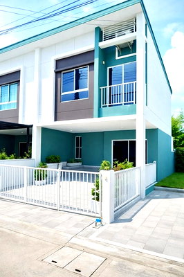 เช่าทาวน์โฮม รร.ฤทธิยะวรรณาลัย 2 : BTS คูคต 1.3 กม. ทำเลติดถนนสายไหม รร.ประชานุกูล 700 ม. สนามบินดอนเมือง 1.8 กม เช่าทาวน์โฮม 2 ชั้น 3 นอน.