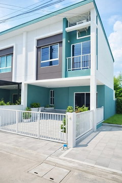 BTS คูคต 1.3 กม. ทำเลติดถนนสายไหม รร.ประชานุกูล 700 ม. สนามบินดอนเมือง 1.8 กม เช่าทาวน์โฮม 2 ชั้น 3 นอน.