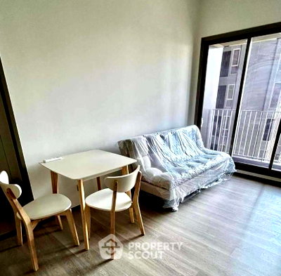 Condos for rent : High-Floor 1-BR 35 Sqm @ Rhythm Charoenkrung Pavilion, BTS Saphan Taksin (ID 2695427)