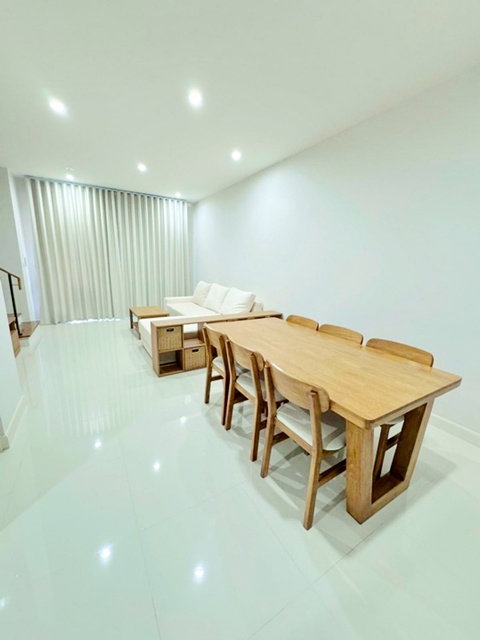 รูป พระราม9-กรุงเทพกรีฑา รร.นานาชาติ ไบรท์ตัน กรุงเทพฯ 900 ม.ทาวน์โฮม 3 ชั้น 3 นอน 3 น้ำ บ้านกลางเมือง ARL บ้านทับช้าง 3.5 กม. - รูปที่ 3/7