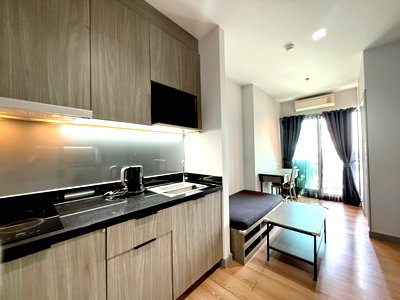 Condos for sale : Condo for sale in the Lad Town 24 Chapter One Mid Town Ladprao 24, near the MRT subway, Lat Phrao Station only 150 meters.