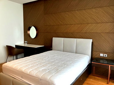 คอนโดให้เช่า : For Rent Condo Noble Ploenchit Duplex 170Sq.m (S15-3124)