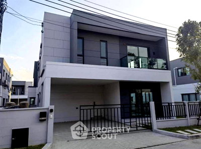 Houses for rent Mega Bangna : 4-BR House at Centro Bangna Km.7 in Bang Kaeo (ID 1311437)
