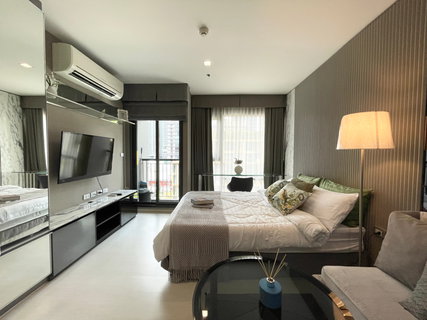 Rhythm Sukhumvit 36-38 fully furnished 5 minutes walk from BTS Thonglor