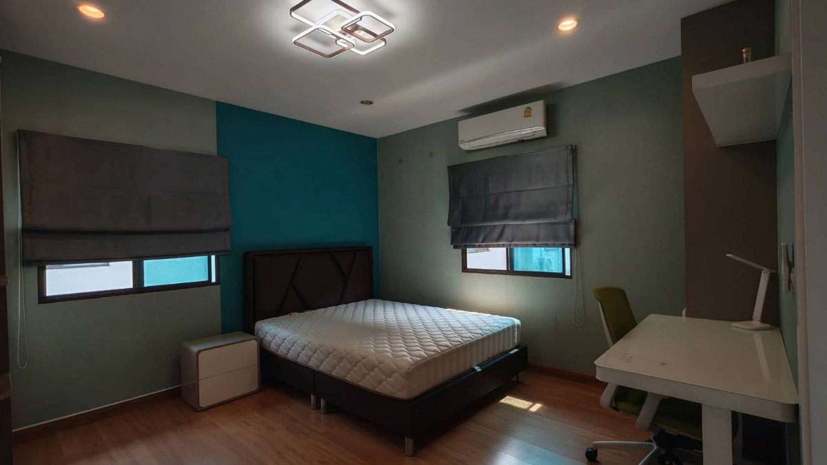 รูป H 966 ให้เช่า บ้านเดี่ยว 2 ชั้น หลังมุม ม.ภัสสร เพรสทีจ บางนา-สุวรรณภูมิ บ้านสวย เฟอร์นิเจอร์ครบ พร้อมอยู่ ราคา 70,000 บาท - รูปที่ 8/9
