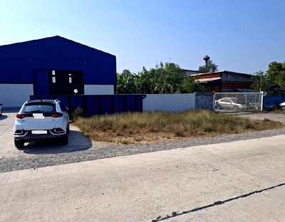 เช่าโรงงาน ปทุมธานี : For Rent ให้เช่าโกดังพร้อมสำนักงาน ติดถนนใหญ่ / พื้นที่ 800 ตารางเมตร / รั้วรอบขอบชิด / มีเครนยกของ ขนาด 3 ตัน / ทำเล คลอง 11 ลำลูกกา 