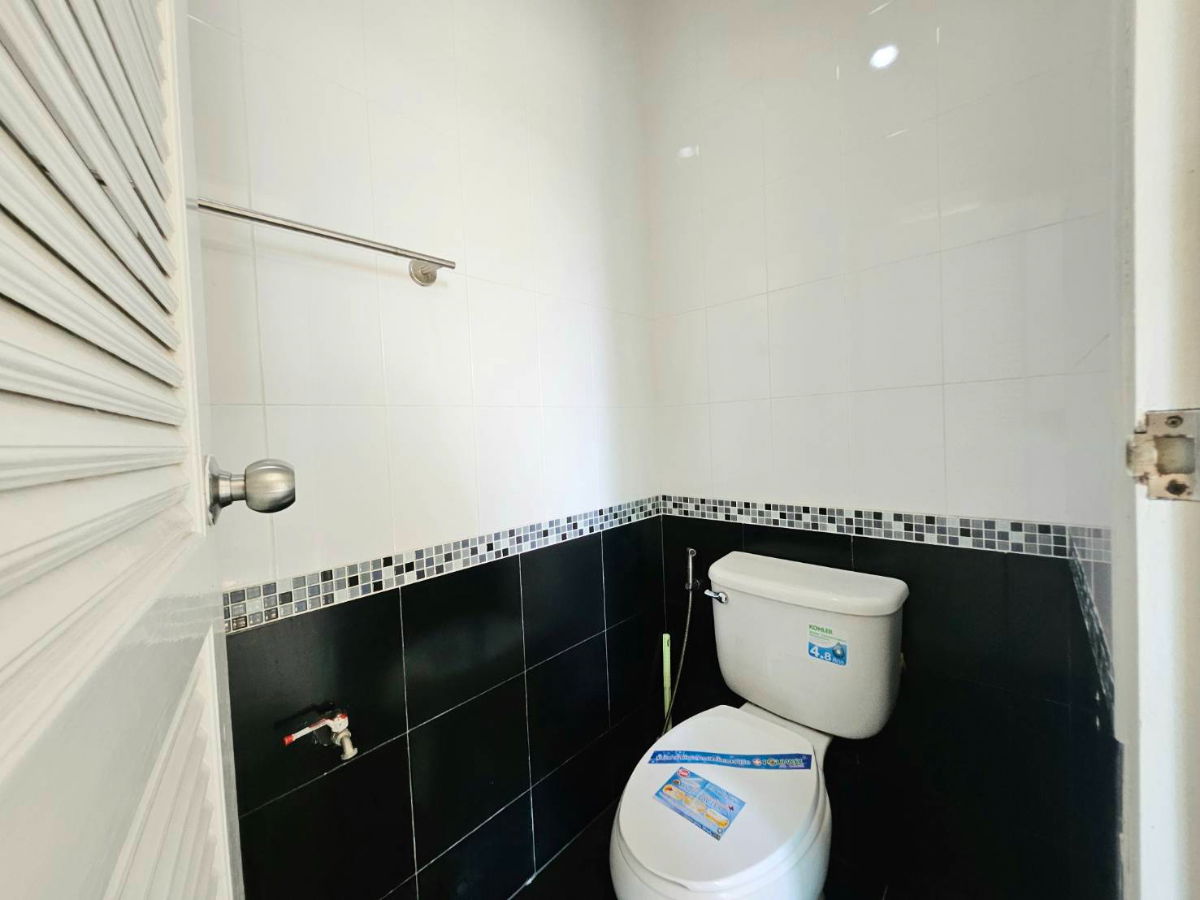 รูป คอนโด ราคาเบาๆ 4900/ด. ไฟหลวง เฟอร์ครบ+แอร์ - รูปที่ 16/36