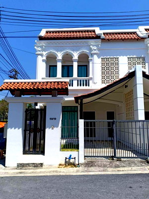 Townhouses for sale Super Cheap Market : Townhouse for Sale in Sino Village Phuket