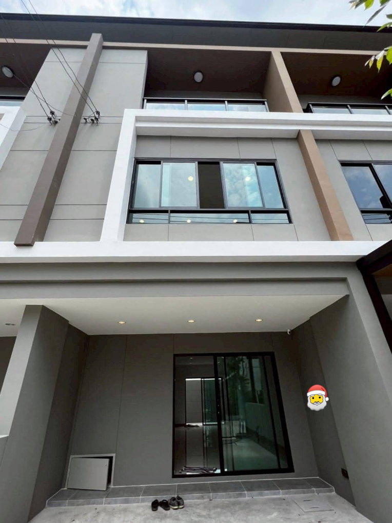 ทาวน์โฮมให้เช่า : 🏡 ทาวน์โฮม 3 ชั้น Premium Place Phaholyothin–Ramintra 4 ห้องนอน 3 ห้องน้ำ ทำเลศักยภาพ พหลโยธิน–รามอินทรา ใกล้ BTS