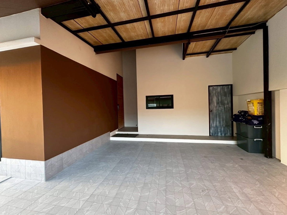 รูป บ้านเดี่ยวพร้อมสระว่ายน้ำ หลังมุม ทำเลดี บรรยากาศเงียบสงบ - รูปที่ 11/15