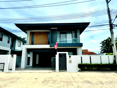 บ้านเดี่ยว ถนนพรประภานิมิต : ขาย บ้านเดี่ยว 2 ชั้น พัทยา สยามคันทรีคลับ ตบแต่งครบ ใกล้มอเตอร์เวย์ 7