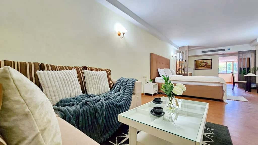 รูป ขายคอนโดทำเลทอง ใจกลางนิมมาน ฝั่งตรงข้าม One Nimman Hillside 4 ชั้น 3 ห้องขนาดใหญ่ เหมาะสำหรับอยู่อาศัยหรือการลงทุน - รูปที่ 2/20