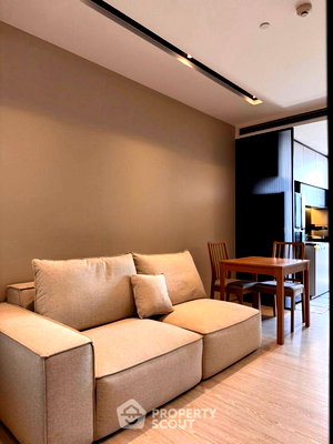 Condos for rent : High-Floor 1-BR 43 Sqm The Room Sukhumvit 38, BTS Ekkamai (ID 2089263)