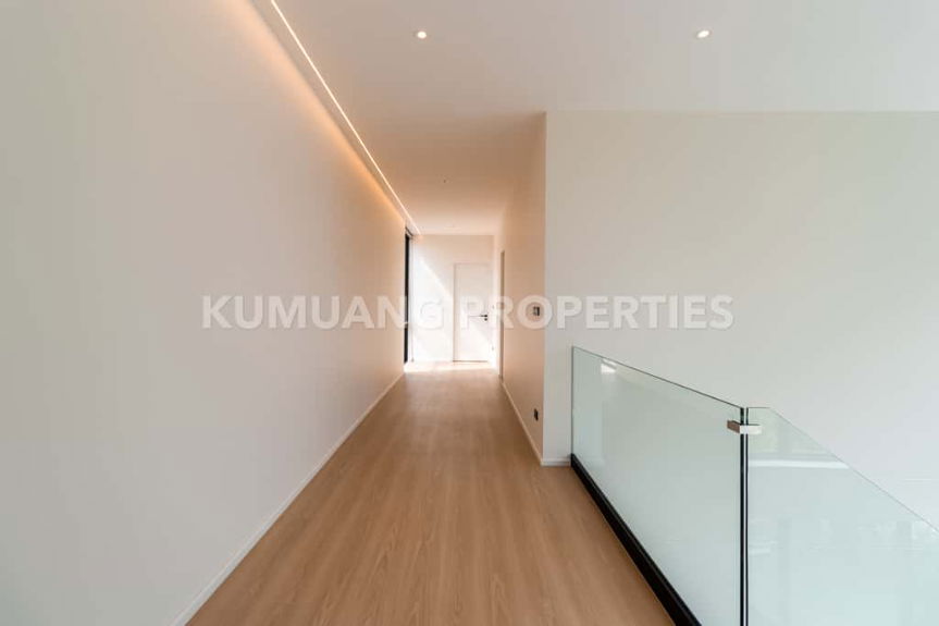 รูป บ้านพร้อมสระว่ายน้ำสไตล์โมเดิร์น - รูปที่ 42/73