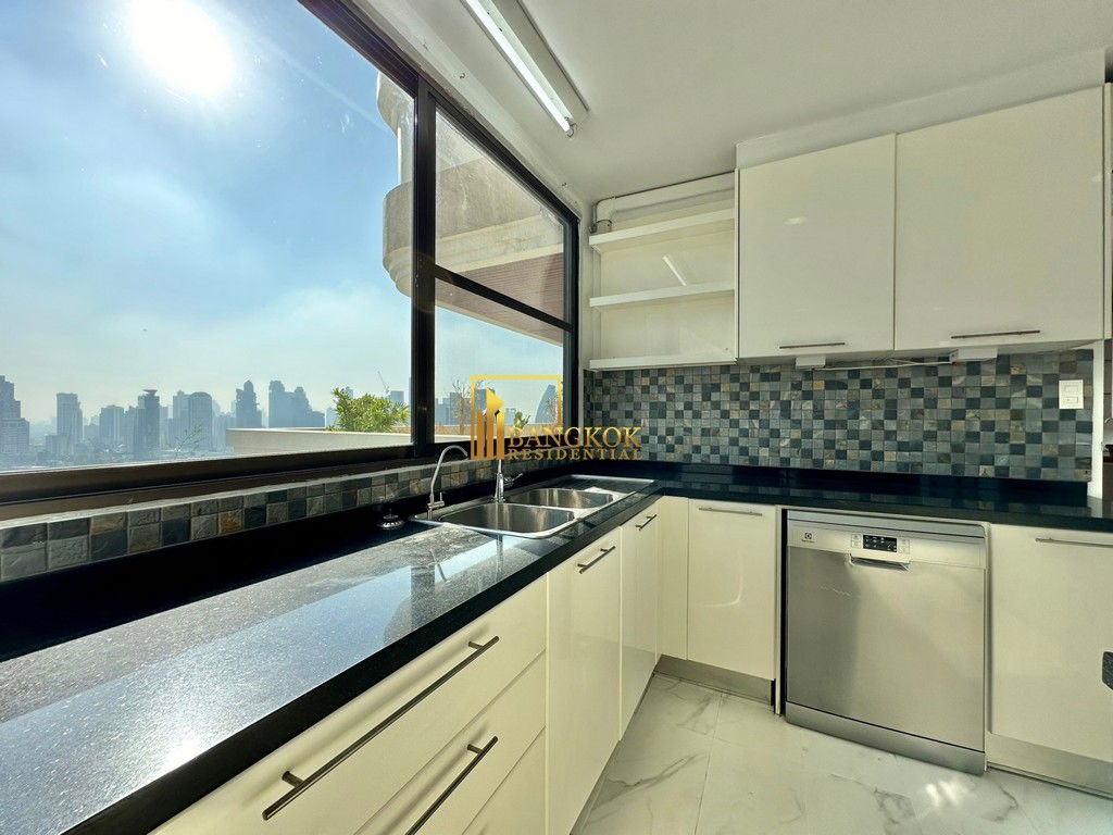 รูป Renovated 4 Bedroom Duplex Apartment in Phrom Phong Area - BR21038AP - รูปที่ 15/50