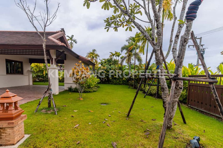 picture Luxury house with swimming pool, 360-degree view, - 16/80